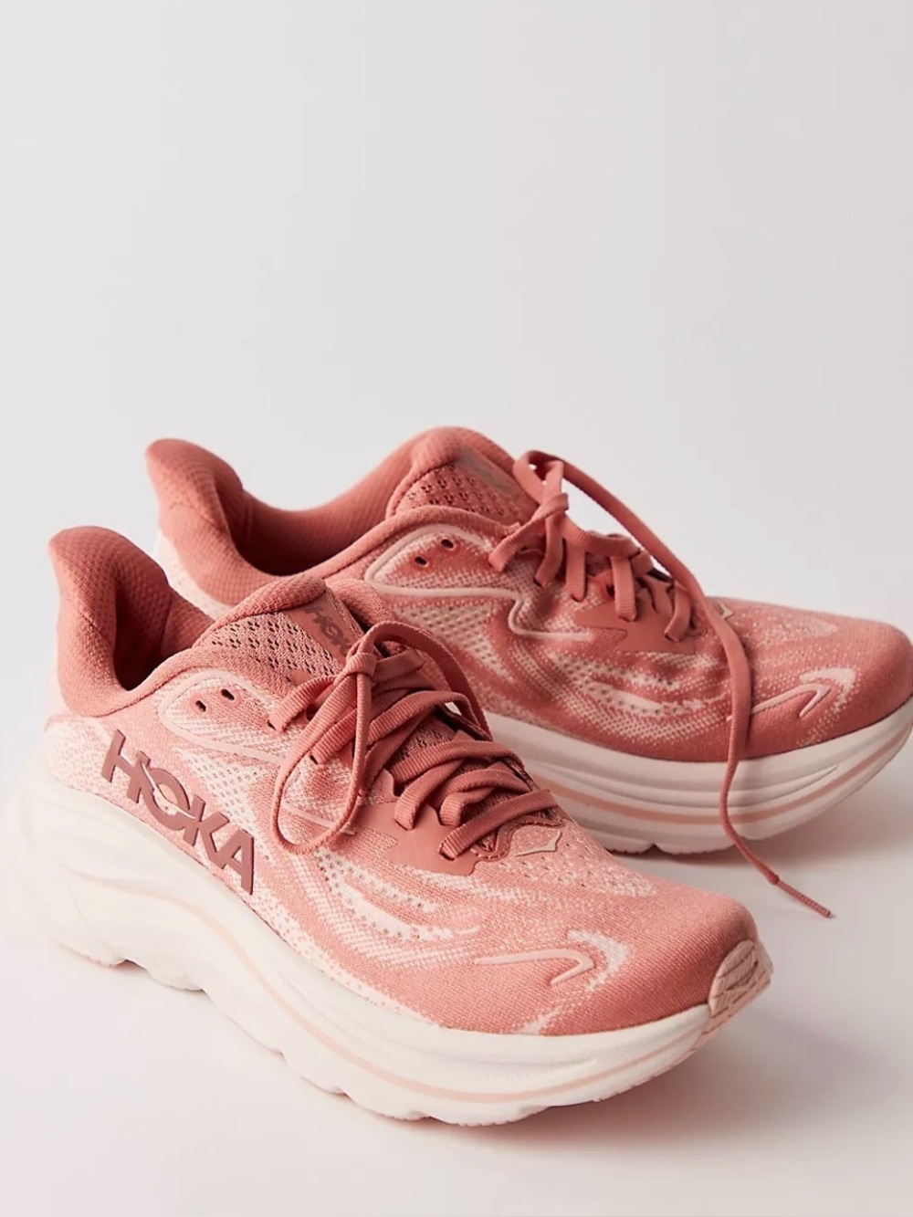 Hoka Women’s Clifton 10 Sneaker in Blush/Rose Latte sz 9.5 New in Box